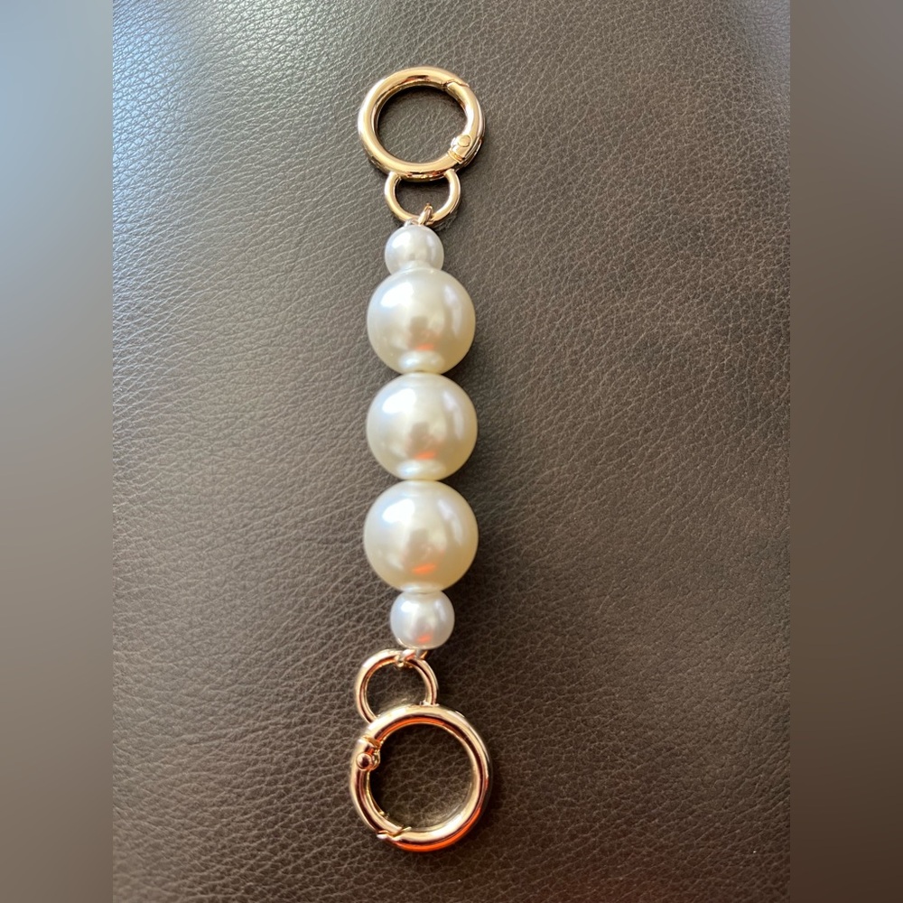 Purse Strap Extender With Imitation Pearls and Gold Tone Hardware